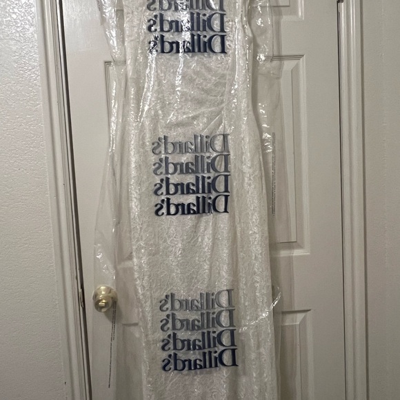 Dress - Picture 3 of 7